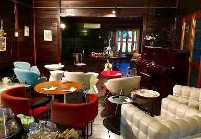 Coffee shop and tea lounge