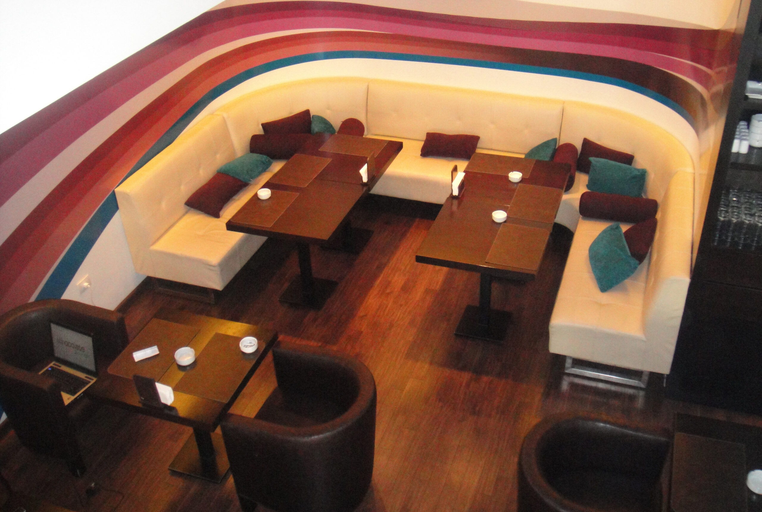 Mid-end restaurant
