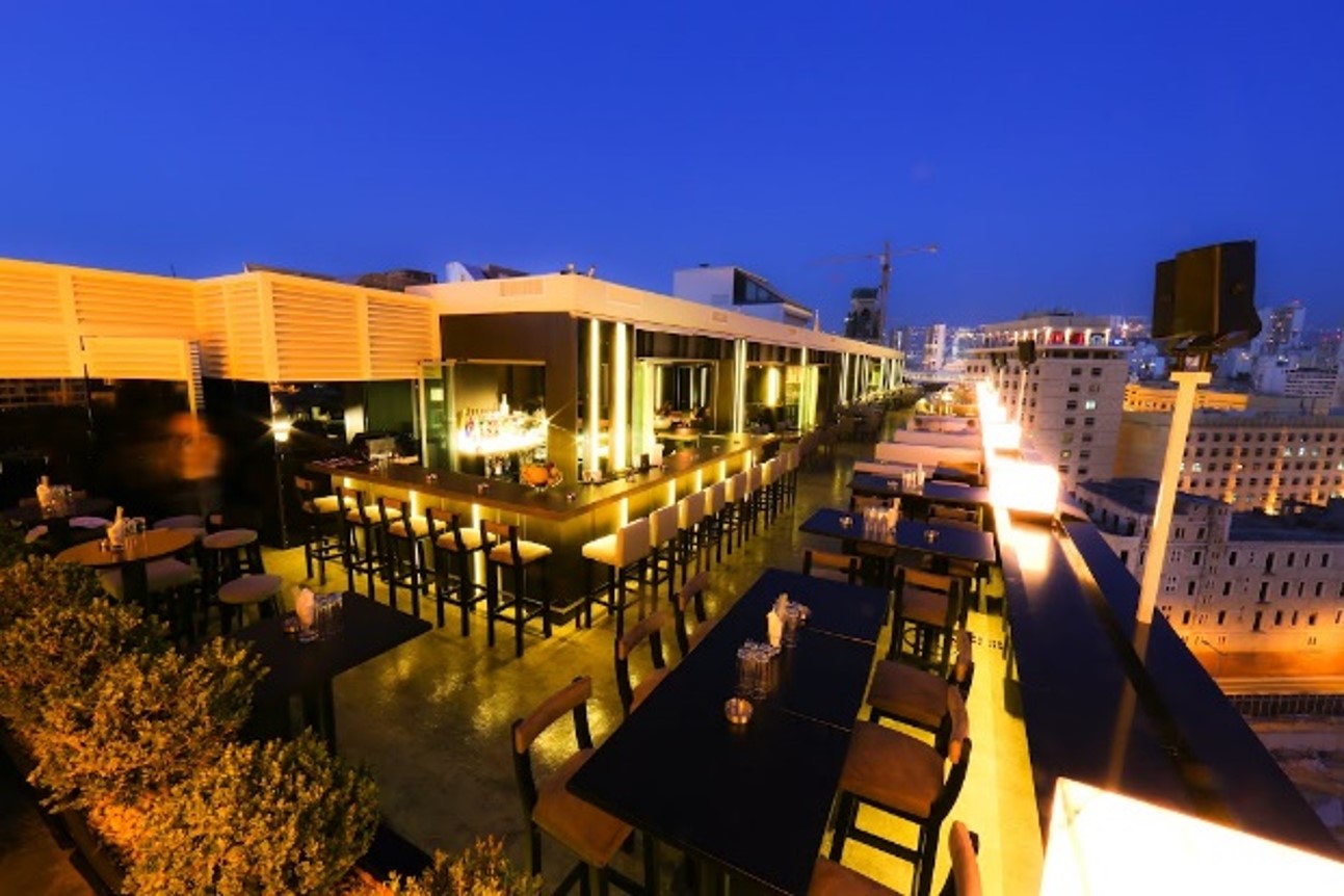 Restaurant bar and lounge